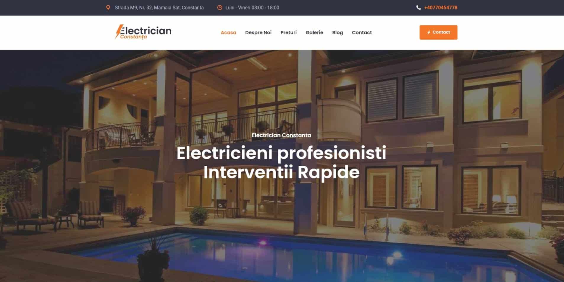 Pagina de start a site-ului "Electrician Constanța" prezintă o casă modernă, bine luminată noaptea, cu meniul de navigare și informațiile de contact afișate în partea de sus.