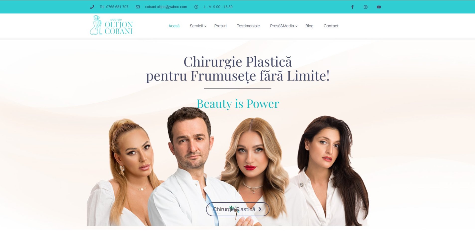 Patru cadre medicale în halate albe stau unul lângă altul pe site-ul unei clinici de chirurgie plastică, cu texte în română și engleză care promovează frumusețea și procedurile cosmetice.