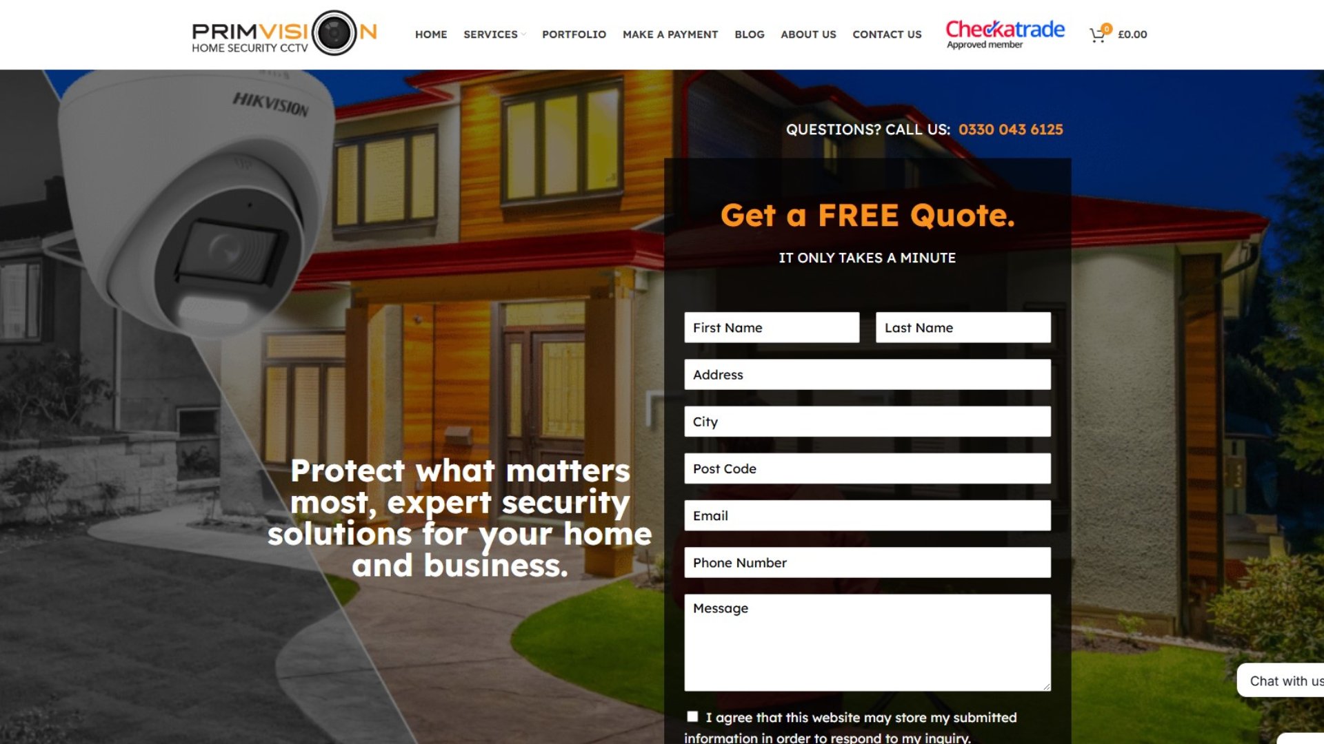 Un site de securitate pentru locuințe prezintă o cameră CCTV, o casă modernă și un formular de cerere de ofertă în care se solicită date personale. Textul spune: "Protejați ceea ce contează cel mai mult, soluții de securitate specializate pentru casa și afacerea dumneavoastră.