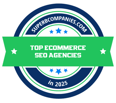 O insignă rotundă spune "Top Ecommerce SEO Agencies in 2025" cu "superbcompanies.com" în partea de sus pe un fundal verde și albastru, subliniind agențiile care excelează în serviciile Audit SEO Gratuit.