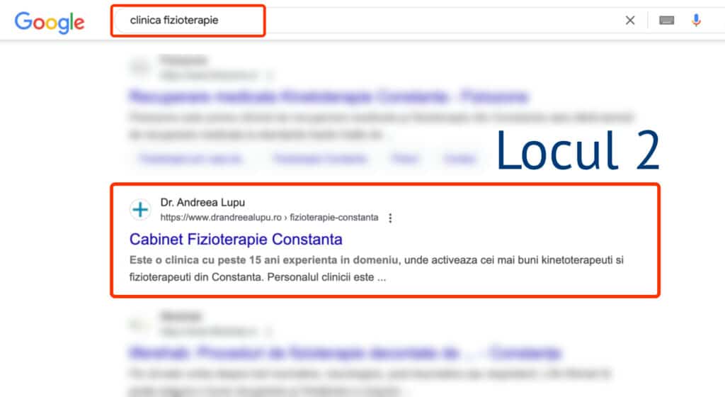 Pagina cu rezultatele căutării Google pentru „clinica fizioterapie” care arată cel mai bun rezultat pentru o clinică de fizioterapie din Constanța, evidențiat cu casete în jurul barei de căutare și rezultat.