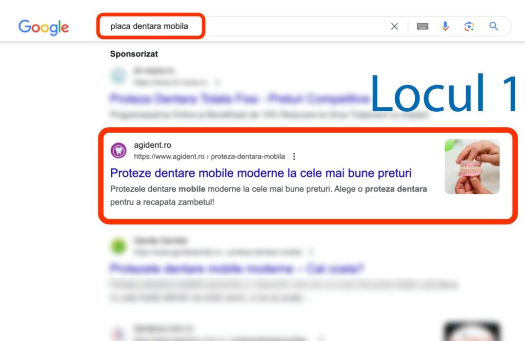 Pagina cu rezultatele căutării Google pentru "placa dentara mobila" care prezintă în partea de sus o reclamă la proteze dentare moderne, cu imaginea unei mâini care ține o proteză dentară.