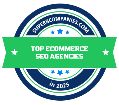 O insignă rotundă spune "Top Ecommerce SEO Agencies in 2025" cu "superbcompanies.com" în partea de sus pe un fundal verde și albastru, subliniind agențiile care excelează în serviciile Audit SEO Gratuit.